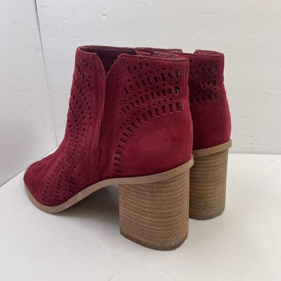 VINCE Camuto Booties Tereena Perforated Burgundy Suede Peep-Toe Women's 9 M - Picture 4 of 9